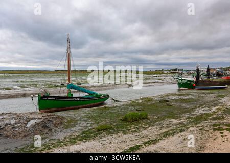 Endeavour, célèbre Leigh Cockle Bawley, l'un des petits navires de Dunkerque, à son mouillage à Leigh Creek sur l'estuaire de la Tamise : Leigh-on-Sea, Essex, Royaume-Uni Banque D'Images