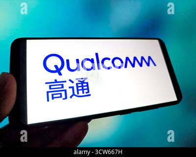 SUQIAN, CHINE - 10 OCTOBRE 2025 - une photo d'illustration montre le logo Qualcomm dans un smartphone à Suqian, province du Jiangsu, Chine, le 10 octobre 2025. Banque D'Images
