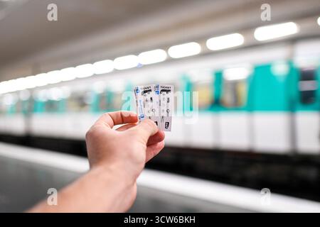 Paris, France. 09 octobre 2025. L'illustration montre le billet de métro RATP du métro métropolitain parisien du 9 octobre 2025, Paris, France. Photo de Victor Joly/ABACAPRESS.COM crédit : Abaca Press/Alamy Live News Banque D'Images