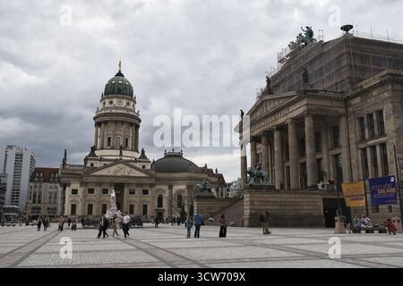 Cathédrale française et salle de concert au Gendarmenmarkt Berlin - célèbre place emblématique de Berlin avec la cathédrale française historique et Konzert néoclassique Banque D'Images