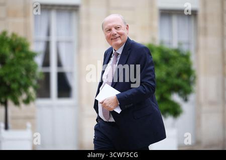 Paris, France. 10 octobre 2025. Hervé Marseille, président du parti de centre-droit de l'Union des démocrates et indépendants (UDI), arrive à une réunion avec le président français et des dirigeants politiques au Palais de l'Élysée à Paris, France, le 10 octobre 2025. Photo de Raphael Lafargue/ABACAPRESS.COM crédit : Abaca Press/Alamy Live News Banque D'Images