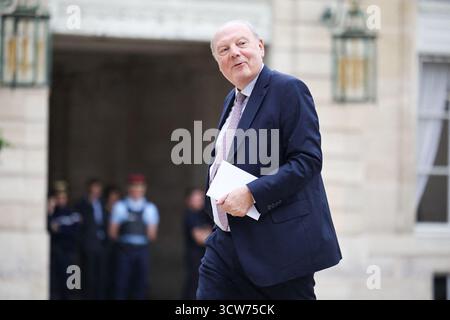 Paris, France. 10 octobre 2025. Hervé Marseille, président du parti de centre-droit de l'Union des démocrates et indépendants (UDI), arrive à une réunion avec le président français et des dirigeants politiques au Palais de l'Élysée à Paris, France, le 10 octobre 2025. Photo de Raphael Lafargue/ABACAPRESS.COM crédit : Abaca Press/Alamy Live News Banque D'Images