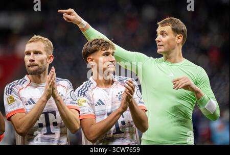 Francfort, Allemagne. 04 octobre 2025. Konrad Laimer (FCB) Tom Bischof (FCB) Manuel Neuer (FCB) Eintracht Frankfurt - FC Bayern München 04.10.2025 Co Banque D'Images