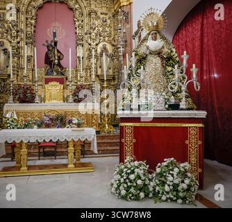 Séville, 10/02/2025. L'Esperanza de Triana, sur son flotteur pour la mission. Photo : Manuel Gómez. ARCHSEV. Crédit : album / Archivo ABC / Manuel Gómez Banque D'Images