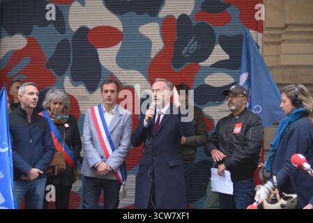 BHV Marais : grève du personnel contre Shein et déclin social ​Paris, le 10 octobre 2025 — le personnel du grand magasin BHV Marais a fait grève et s’est rassemblé devant le bâtiment ce vendredi après-midi, suite à un appel de l’alliance intersyndicale (CFDT, CFTC, CFE-CGC, CGT, Sud solidaires). La manifestation visait la détérioration des conditions de travail et, plus précisément, l'ouverture prévue d'un coin permanent de Shein. Le déménagement est jugé incompatible avec l'image et l'avenir du grand magasin. Les manifestants réclament la fin de ce partenariat et l'arrêt des suppressions déguisées d'emplois. Severa Banque D'Images