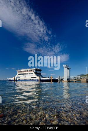 Car ferry à Toscolano Italie Banque D'Images