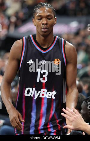 Paris, France. 09 octobre 2025. Centre Allan DOKOSSI (#13 Paris basket) lors du match Euroleague Paris Basketball vs Virtus Bologna à l'Adidas Arena le 09 octobre 2025 à Paris France. (Photo de F.BLAISE/Ùptertainment/Sipa USA) crédit : Sipa USA/Alamy Live News Banque D'Images