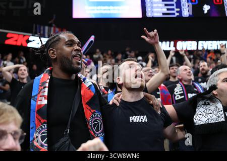 Paris, France. 09 octobre 2025. Foule parisienne lors du match de l'Euroleague Paris Basketball vs Virtus Bologna à l'Adidas Arena le 09 octobre 2025 à Paris France. (Photo de F.BLAISE/Ùptertainment/Sipa USA) crédit : Sipa USA/Alamy Live News Banque D'Images