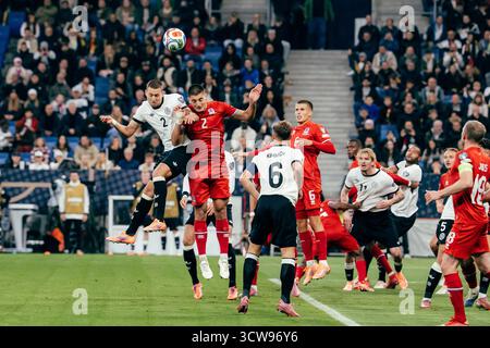 Sinsheim, Allemagne. 10 octobre 2025. Sinsheim, Allemagne, 10 octobre 2025 Waldemar Anton (#2 - Allemagne) tête de file lors du match des qualifications européennes de l'UEFA opposant l'Allemagne vs Luxembourg à la PreZero Arena, à Sinsheim, en Allemagne. (Gabor Baumgarten/SPP) crédit : SPP Sport Press photo. /Alamy Live News Banque D'Images