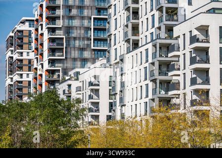 Quartier résidentiel moderne le long de Toulouser Allee, immeubles de grande hauteur avec appartements et bureaux, sur un ancien terrain ferroviaire, Rhénanie-du-Nord-Westphalie, Banque D'Images