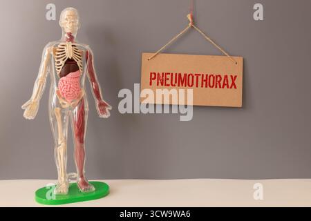 Concept médical et médical avec texte 'PNEUMOTHORAX' Banque D'Images