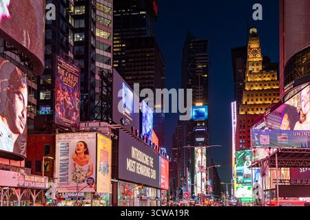 Nuit à Times Square, New York City Banque D'Images