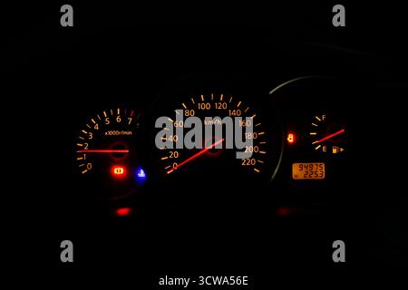gros plan du tableau de bord moderne sur le tableau de bord de la voiture Banque D'Images