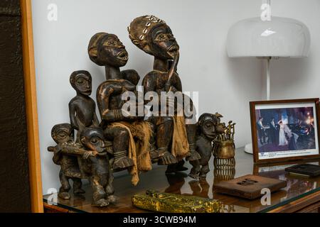 Représentation sculpturale du patrimoine tribal africain et de l'identité culturelle Banque D'Images