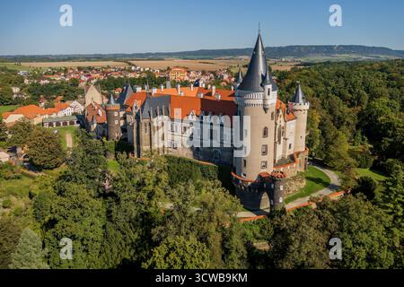 Château de Zleby dans la région de Bohême centrale, République tchèque. Vue aérienne Banque D'Images