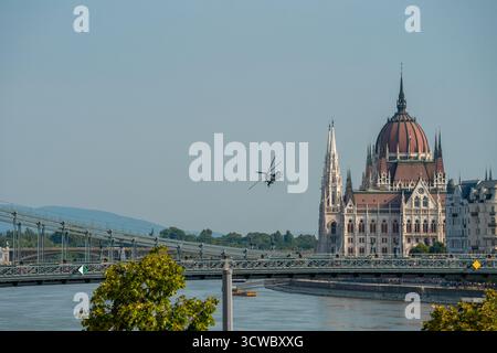 Budapest, Hongrie - 20 août 2024 : spectacles aériens spectaculaires au-dessus du Danube au salon aéronautique de Budapest Banque D'Images