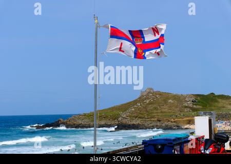 05 août 2025 - créé Ives, Cornwall, England, UK - The RNLI - Royal National Lifeguard Institute in créé Ives, Cornwall. Regarder et protéger les vacances m Banque D'Images