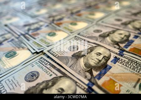 cent dollars notent de près. Plusieurs milliers de dollars américains. L'arrière-plan de la monnaie américaine Banque D'Images