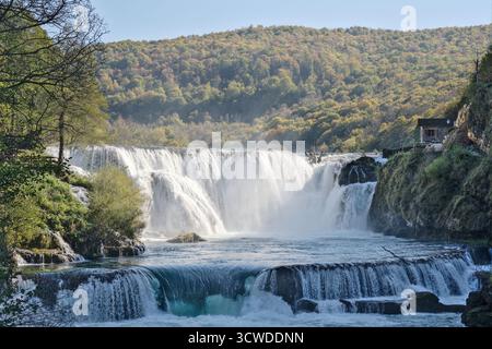 Bosnie-Herzégovine, Bihać (Mun.), Ćelije : cascade de Štrbački de la rivière Una ('Štrbački buk') Banque D'Images