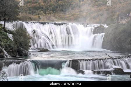 Bosnie-Herzégovine, Bihać (Mun.), Ćelije : cascade de Štrbački de la rivière Una ('Štrbački buk') Banque D'Images