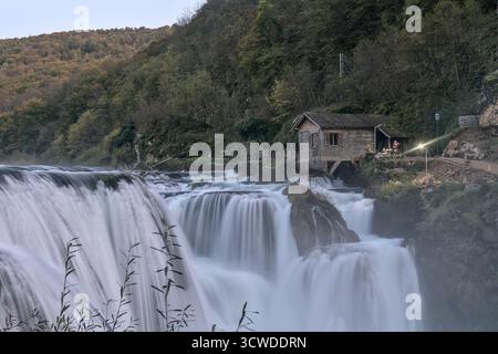 Bosnie-Herzégovine, Bihać (Mun.), Ćelije : cascade de Štrbački de la rivière Una ('Štrbački buk') Banque D'Images