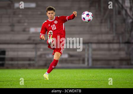 Vejle, Danemark. 10 octobre 2025. Clément Bischoff (10 ans) du Danemark vu lors de la qualification UEFA EURO U21 entre le Danemark et l'Autriche au stade de Vejle à Vejle. Banque D'Images