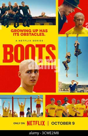 Boots (2025-) série télévisée créée par Andy Parker et basée sur les mémoires de Greg Cope White et mettant en vedette Miles Heizer, Vera Farmiga et Liam Oh. Un adolescent secrètement gay et son meilleur ami rejoignent les Marines dans les années 1990, affrontant les préjugés, la loyauté et la découverte de soi à travers les défis du camp d'entraînement. Affiche publicitaire À USAGE ÉDITORIAL EXCLUSIF. Crédit : BFA / Netflix Banque D'Images