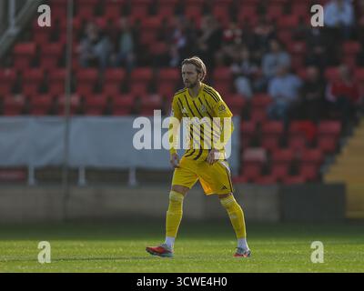 WOKING, ANGLETERRE - 11 OCTOBRE : Morgan Roberts de Brackley Town lors du match de qualification du 4e tour de la FA Cup entre Woking et Brackley Town au Laithwaite Community Stadium, Woking le 11 octobre 2025 à Brackley, Royaume-Uni. (Photo de Mitch Davidson/Brackley Town FC via Alamy Live News) Banque D'Images