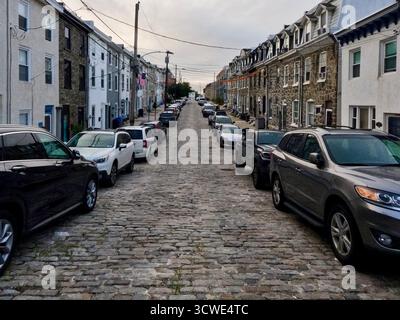 Les maisons bordent la rue Smick, l'une des nombreuses rues belges, dans le quartier Manayunk de Philadelphie. Banque D'Images
