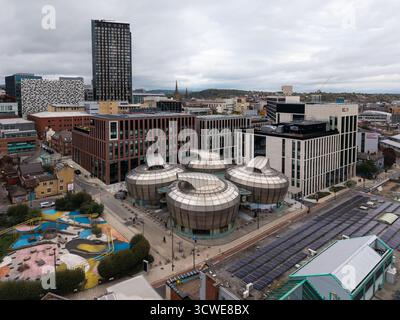 SHEFFIELD, ROYAUME-UNI - 7 OCTOBRE 2025. Vue aérienne de l'université Sheffield Hallam et des bâtiments de l'Union des étudiants connus sous le nom de « Hubs » sur le campus Banque D'Images