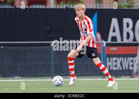 Zwolle - Joshua Bogerd du Sparta Rotterdam court avec le ballon lors de la huitième manche de compétition de la saison 2025/2026 de Tweede divisie. Le match aura lieu entre PEC Zwolle O19 et Sparta Rotterdam O19 au Sportpark Be Quick '28 le 11 octobre 2025 à Zwolle, pays-Bas. (VK Sportphoto/Raymond Smit) Banque D'Images