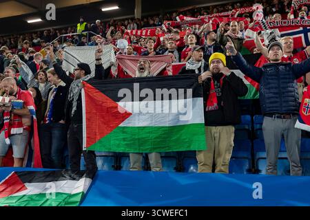 Oslo, Norvège 11 octobre 2025 les fans manifestent leur soutien avant le match de qualification de la Coupe du monde fifa 2026 entre la Norvège et Israël qui se tiendra au stade Ullevaal à Oslo, en Norvège. Crédit : Nigel Waldron/Alamy Live News Banque D'Images