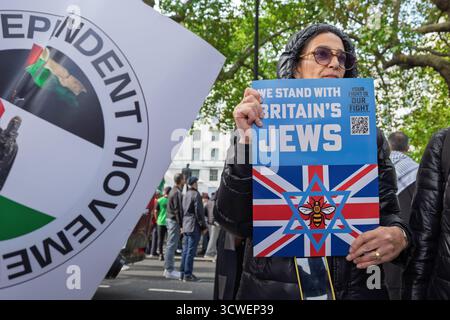 Londres, Royaume-Uni. 11 octobre 2025. Les partisans pro-israéliens sont photographiés après avoir affronté les partisans pro-palestiniens alors qu’ils se rassemblaient sur le quai pour le début de la marche nationale pour la Palestine. Crédit : Lynchpics/Alamy Live News Banque D'Images