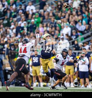 South Bend, Indiana, États-Unis. 11 octobre 2025. Lors du match de football de la NCAA entre le #16 notre Dame Fighting Irish et le NC State Wolfpack au stade notre Dame de South Bend, Indiana, le 11 octobre 2025. (Crédit image : © Justin Sicking/ZUMA Press Wire) USAGE ÉDITORIAL SEULEMENT ! Non destiné à UN USAGE commercial ! Banque D'Images