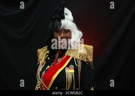 Cosplayer Erica de Caroline du Nord s'habille comme Cruella de Vil de cent et un Dalmatiens pour New York Comic Con au Javits Center de New York, le 11 octobre 2025. (Photo de Gordon Donovan/NurPhoto) crédit : NurPhoto SRL/Alamy Live News Banque D'Images