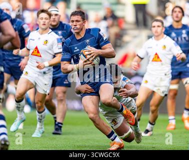Benjamin Elizalde de Bristol Bear attaqué par Greg Fisilau Gallagher Prem Rugby match du chef d'Exeter à Ashton Gate, Bristol Bristol Bears v Exeter Chiefs Ashton Gate Stadium Bristol Martin Edwards/Alamy Live News Saturday11,octobre,2025Ashton Gate Stadium,Copyright Martin Edwards tous droits réservés. Image protégée par les lois internationales sur les droits d'auteur crédit : Martin Edwards/Alamy Live News Banque D'Images
