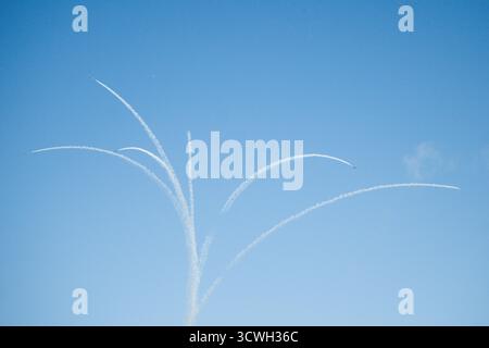 San Francisco, États-Unis. 11 octobre 2025. Les Canadian Snowbirds se produisent lors du spectacle aérien annuel Fleet week à San Francisco, Californie, États-Unis, le 11 octobre 2025. Crédit : Ziyu Julian Zhu/Xinhua/Alamy Live News Banque D'Images