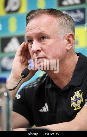 Belfast, Royaume-Uni. 12 octobre 2025. Football : équipe nationale, qualifications pour la Coupe du monde, avant le match à Belfast, conférence de presse Irlande du Nord, l'entraîneur Michael O'Neill prend la parole. Crédit : Christian Charisius/dpa/Alamy Live News Banque D'Images