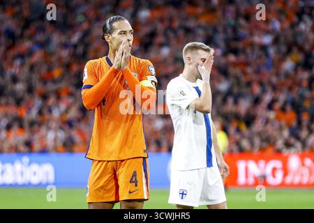 Amsterdam, pays-Bas. 12 octobre 2025. Amsterdam, pays-Bas. 12 octobre 2025. AMSTERDAM, 12-10-2025, JohanCruyff Stadium, saison 2025/2026, qualification pour la Coupe du monde de la FIFA entre les pays-Bas et la Finlande. La photo montre le joueur néerlandais Virgil van Dijk crédit : Pro Shots/Alamy Live News crédit : Pro Shots/Alamy Live News Banque D'Images