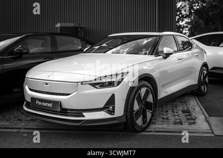 Polestar 2, exposé au Bicester Motion Scramble qui s'est tenu le 5 octobre 2025. Banque D'Images
