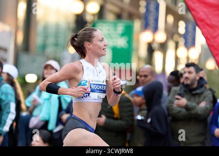 Chicago, Illinois, États-Unis. 12 octobre 2025. GABRIELLA ROOKER (GABI ROOKER) des États-Unis court au début du marathon de Chicago 2025 le 12 octobre 2025. (Crédit image : © Richard Dizon/ZUMA Press Wire) USAGE ÉDITORIAL SEULEMENT ! Non destiné à UN USAGE commercial ! Crédit : ZUMA Press, Inc/Alamy Live News Banque D'Images