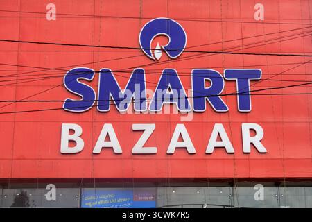 Bengaluru , Karnataka, Inde -30 juin 2025 : Reliance Smart Bazaar est une chaîne de supermarchés répartis dans 950 villes en Inde. Banque D'Images