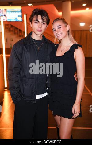 Noah Miguel Oechsle RODRIGUEZ mit Freundin Lara Spengler beim Fan-Event von ALL DAS UNGESAGTE ZWISCHEN uns VOUS REGRETTANT im Zoo Palast à Berlin AM 12.10.2025 *** Noah Miguel Oechsle Rodriguez avec sa petite amie Lara Spengler au fan event de TOUS LES DAS UNGESAGTE ZWISCHEN uns VOUS REGRETTANT au Zoo Palast à Berlin le 12 10 2025 Banque D'Images