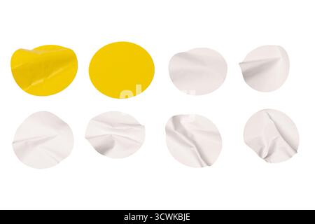 Autocollants blancs ronds, étiquettes vierges isolées sur fond blanc. Vue de dessus. Banque D'Images