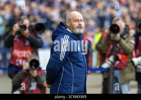 Glasgow, Royaume-Uni. 12 octobre 2025. Steve Clarke, l'actuel entraîneur de l'équipe nationale de football d'Écosse, a pris en charge l'équipe lorsqu'elle a joué contre la Biélorussie dans le match de qualification européen à Hampden Park, Glasgow, Écosse, Royaume-Uni. Il s'agit du 72e match de Steve Clarke en charge de l'équipe de football et d'un record écossais. Crédit : Findlay/Alamy Live News Banque D'Images