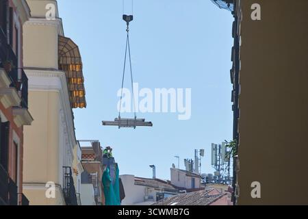 Madrid, 10/07/2025. Hileras Street. Un bâtiment en cours de rénovation s’est effondré, causant plusieurs morts et blessés. Photo : Guillermo Navarro. ARCHDC. Crédit : album / Archivo ABC / Guillermo Navarro Banque D'Images