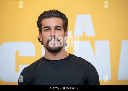 Madrid, Espagne. 13 octobre 2025. Mario Casas assiste à la conférence photo 'la Cena' au Cines Verdi le 13 octobre 2025 à Madrid, en Espagne. (Photo par Oscar Gonzalez/Sipa USA) crédit : Sipa USA/Alamy Live News Banque D'Images