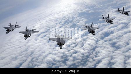 Avion F-35A Lightning II de l'US Air Force en formation en 2017. Photo : US Air Force. Photo : US Air Force Banque D'Images