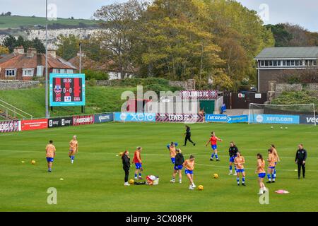 Lewes, Angleterre. 12 octobre 2025. Gwalia United s'échauffe avant le match de la FA Women's National League Southern premier Division entre Lewes et Gwalia United au Dripping Pan à Lewes, Angleterre, Royaume-Uni, le 12 octobre 2025. Crédit : Duncan Thomas/Majestic Media. Banque D'Images