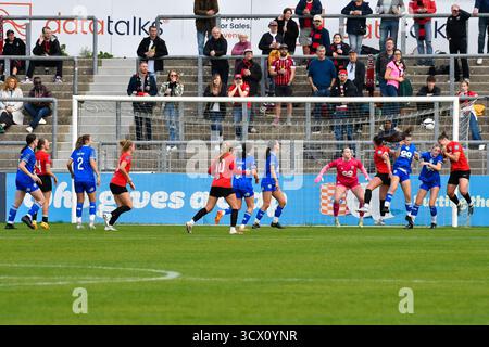 Lewes, Angleterre. 12 octobre 2025. Action de Goalmouth lors du match de la FA Women's National League Southern premier Division entre Lewes et Gwalia United au Dripping Pan à Lewes, Angleterre, Royaume-Uni, le 12 octobre 2025. Crédit : Duncan Thomas/Majestic Media. Banque D'Images